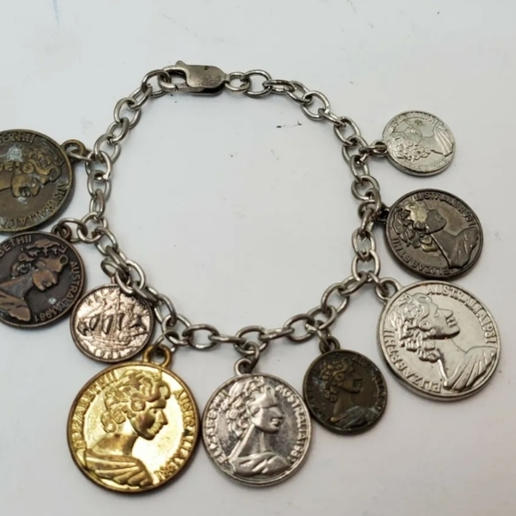 Vintage Queen Elizabeth II 1981 Australia Coin Charm bracelet - Picture 6 of 8